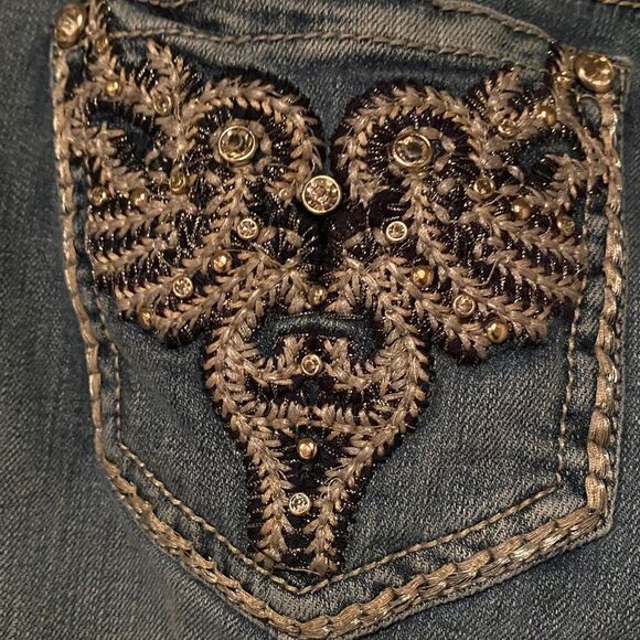 Grace in La Cropped Jeans - Picture 7 of 16